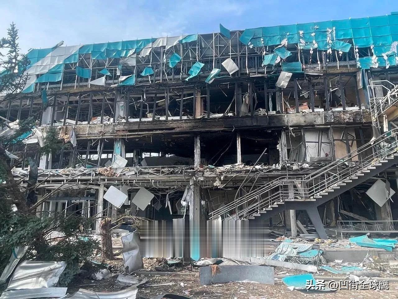 俄罗斯又炸乌克兰粮食运输港口设施。

乌克兰方面称：今晚多瑙河港口有近4万吨粮食