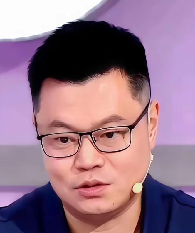 侯英超直播中说，蒯曼能4:3赢下佐藤瞳晋级四强，有两个原因，一是蒯曼心态越来越稳