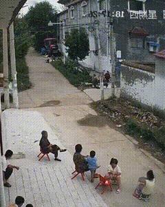 兄弟
你这车开的
是一点眼睛都不带啊