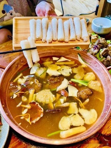 丽江古城逛吃｜本地人私藏云味瑶野生菌火锅✨

来丽江古城游玩，逛完四方街慢悠悠觅
