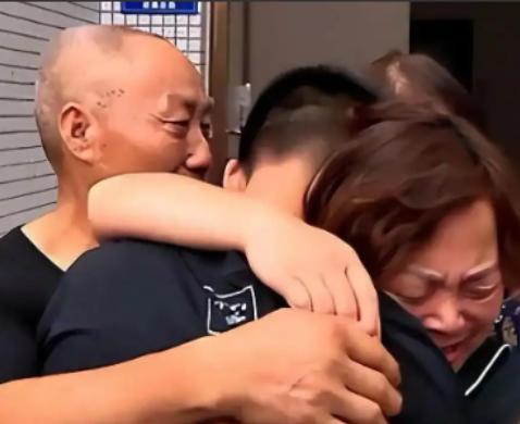 河北一男子，27年以来，一直反反复复做一个很奇怪的梦：1棵梨树下，有位女子，一把