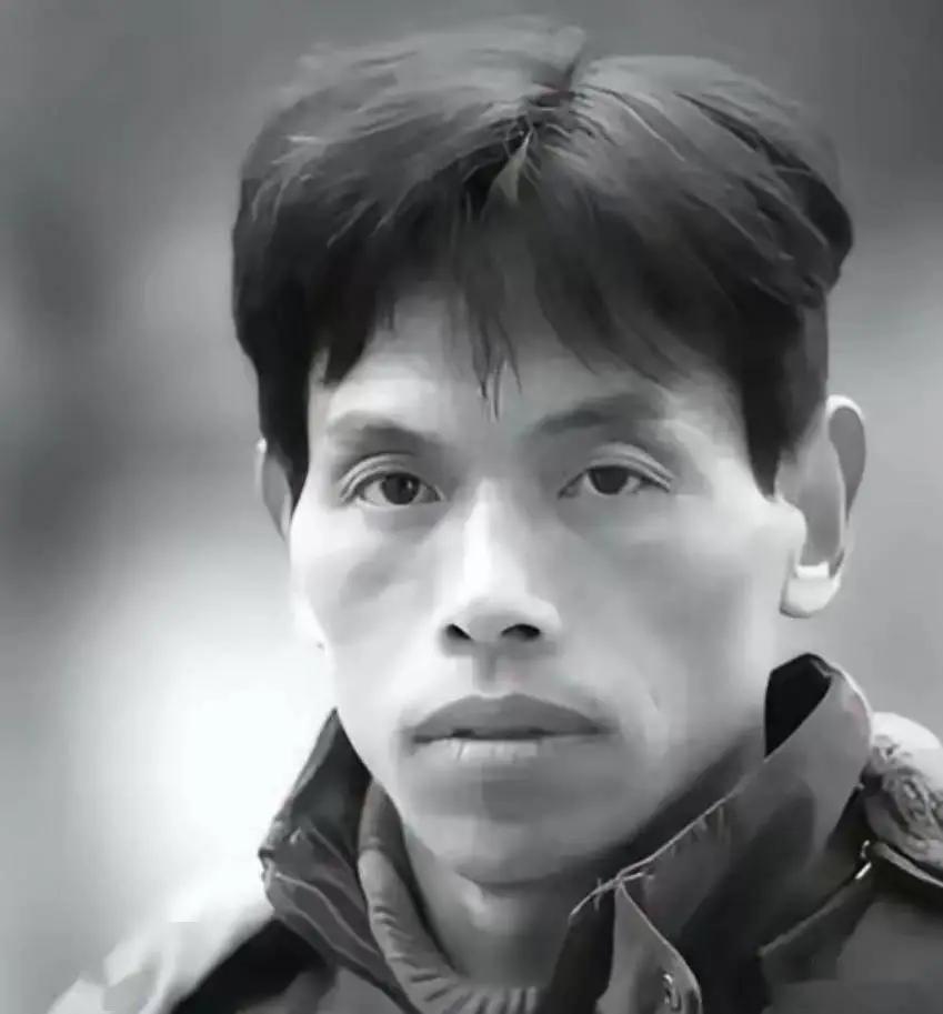 湖北仙桃有一位小伙，结婚十年始终闭门不出，全家吃喝都靠妻子一人养活。四肢健全、体