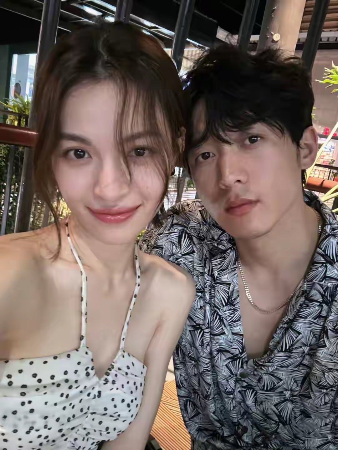 钟楚曦删了与侯雯元官宣博还记得之前有个热搜就是 曾晒图官宣的情侣已分手 不会真是