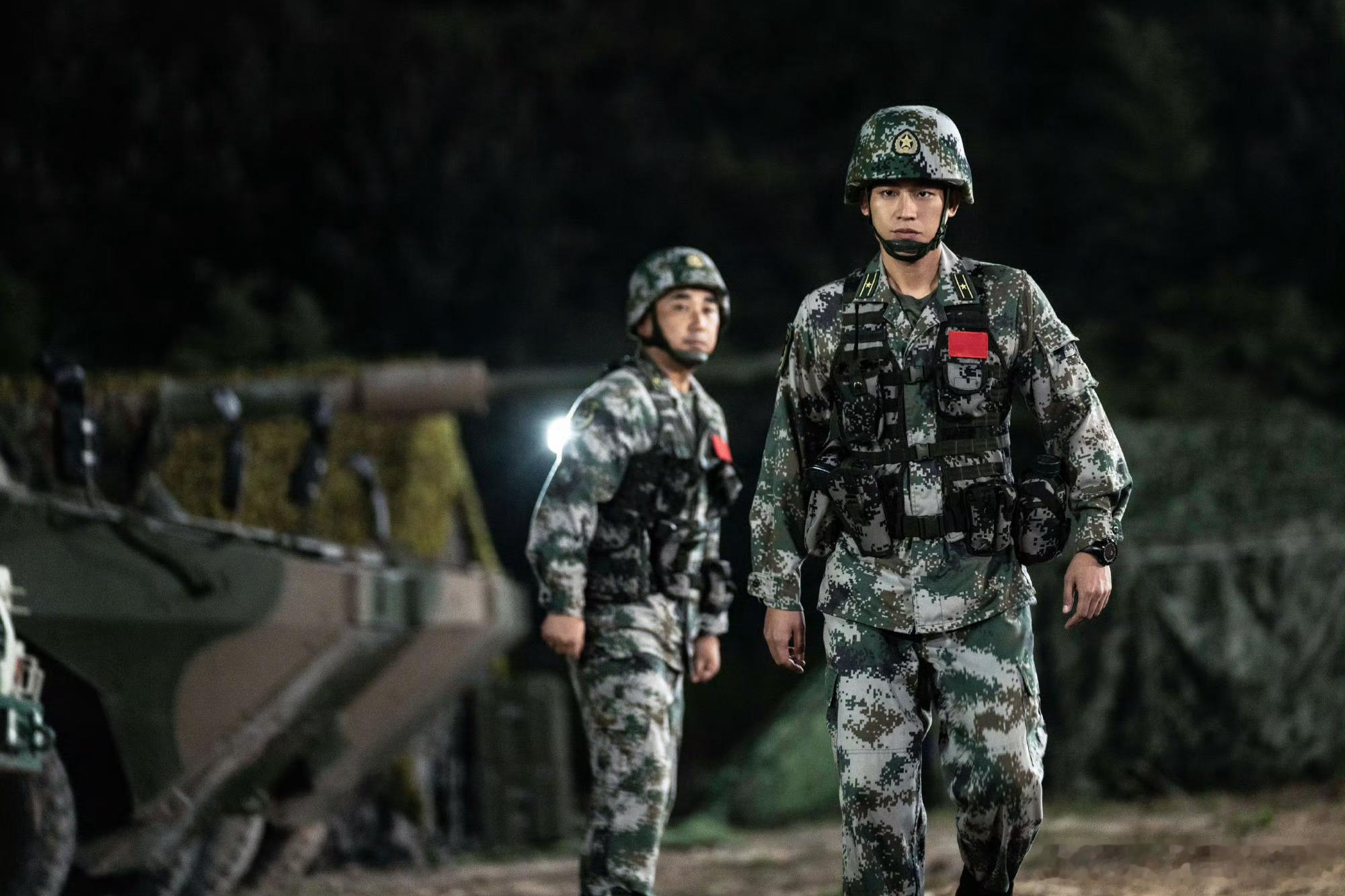 兵自风中来是现在播放的最好看的剧集。因为他都是真人真事改编，所以很能打动人。男人