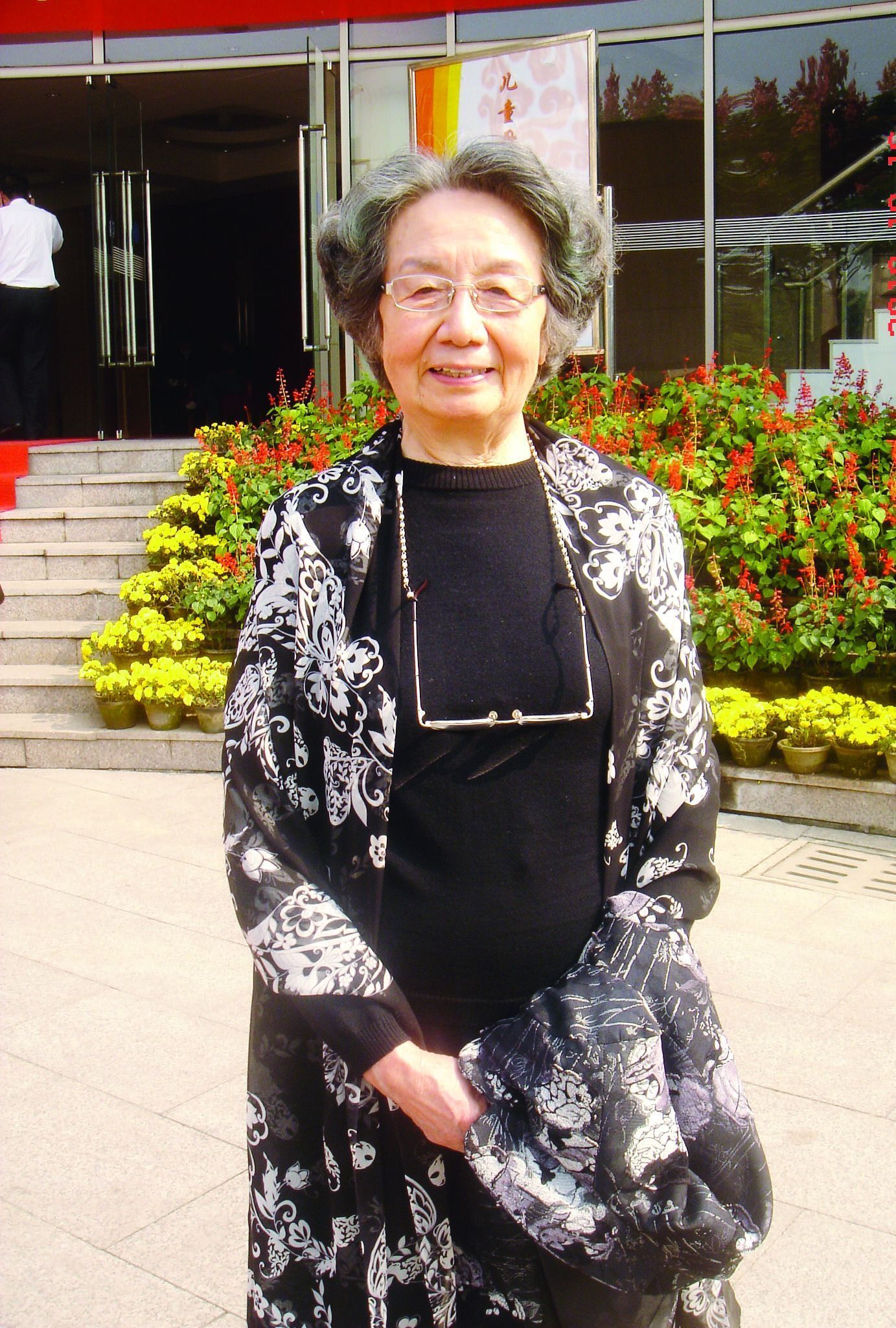 叶嘉莹逝世 【广陵书社出版过她的诗集】2021年，广陵书社与扬州万卷堂公司合作，