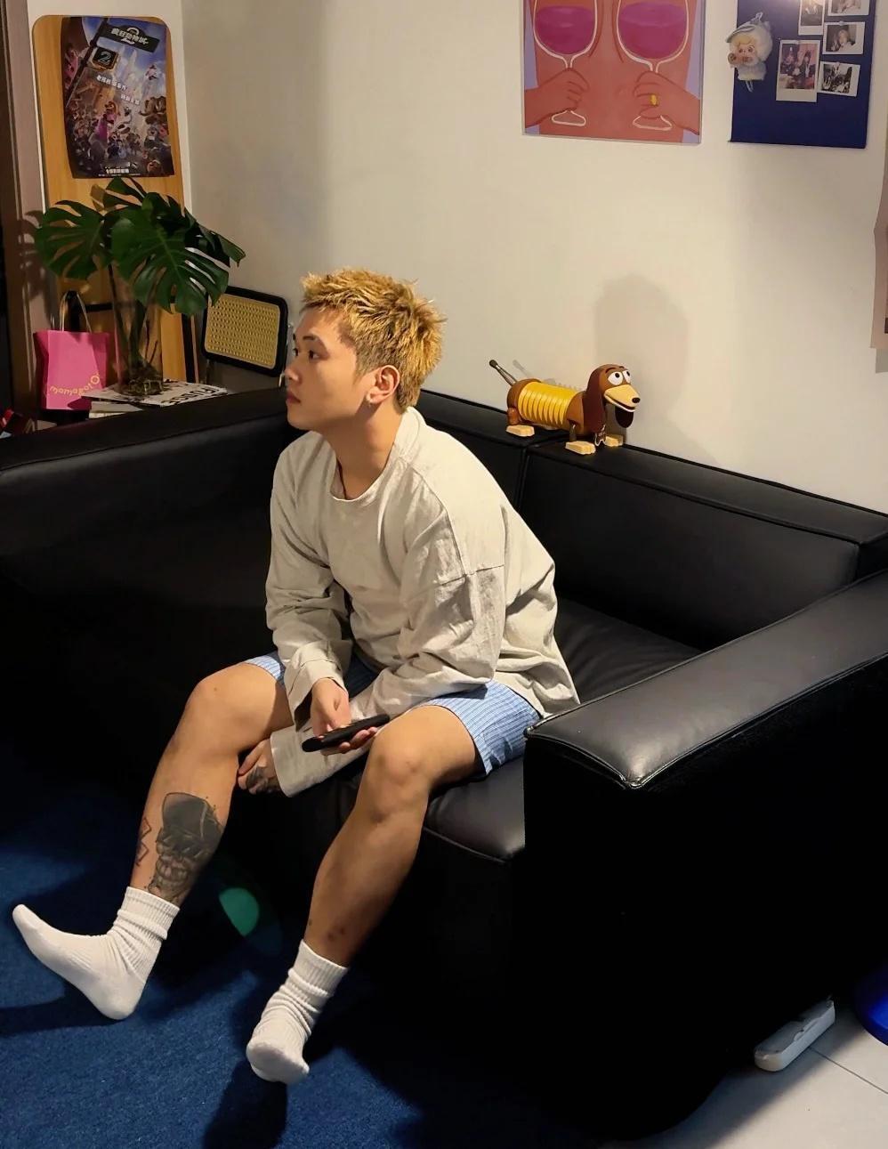 叮咚！po一张vlog截图🧩
vlog 男生穿搭 vlog我的一天
射手
晚间