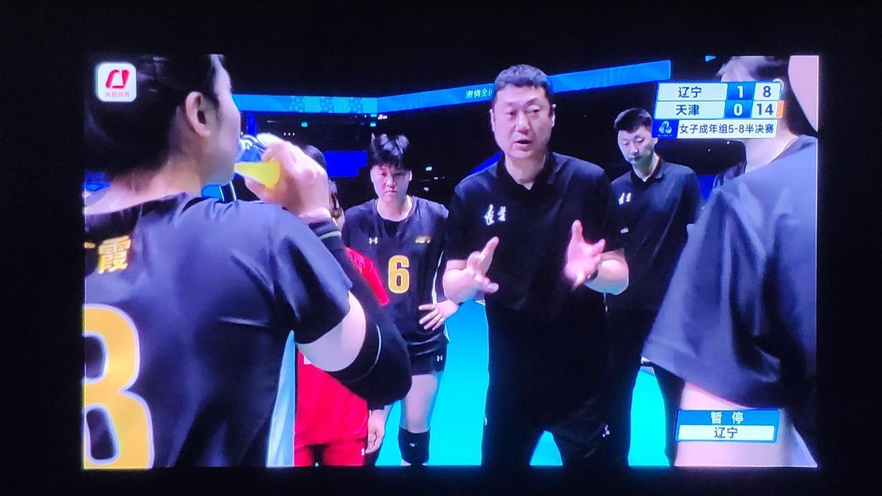 今日上午 辽宁赵勇教练对阵匡琦教练！

今天上午十点，辽宁女排对阵北京女排进行全