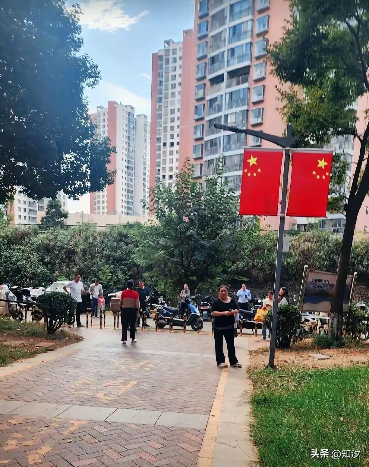 刚才18:31分
昆明这波地震
这地动山摇的劲儿，真是要把人魂都吓飞了！

整个