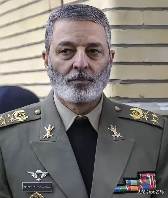 就在刚刚，看了央视新闻，伊朗武装部队总参谋长阿卜杜拉希姆⋅穆萨维遇害身亡！

这