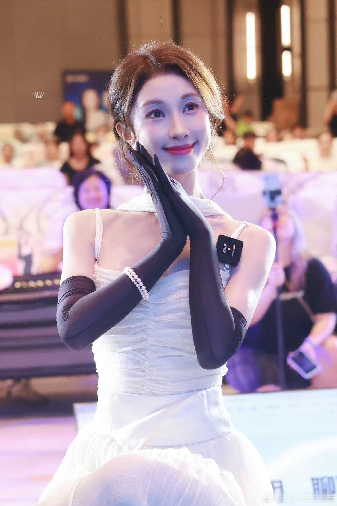 原来张小婉的搞笑是遗传《我家那闺女》里张小婉聊妈妈那段太戳了！妈妈独自带大她还总