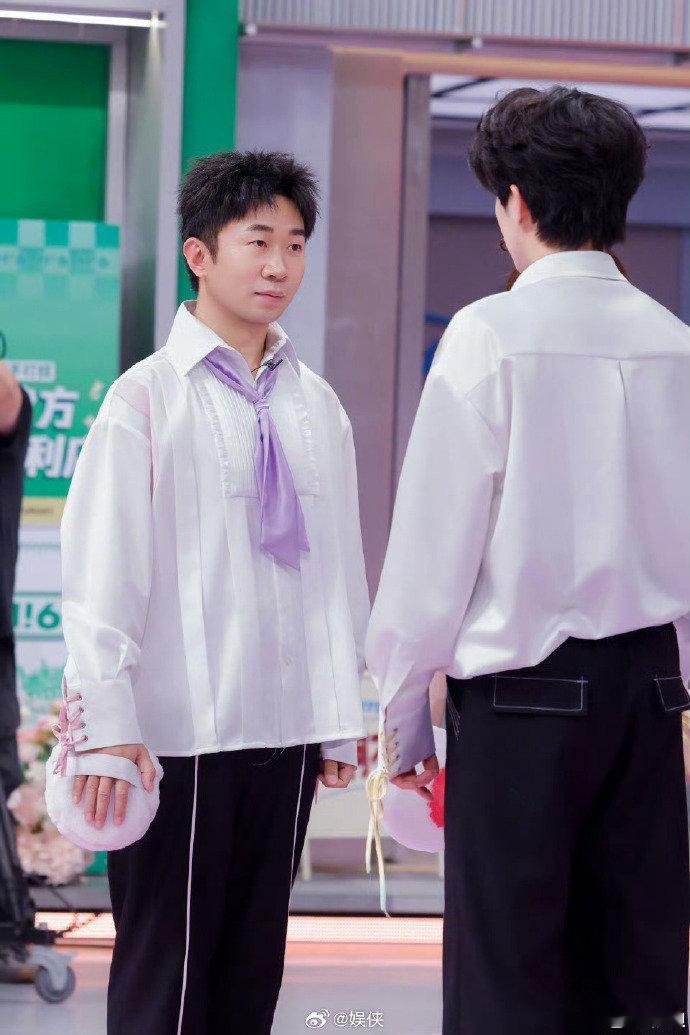 杨迪 接受来自张新成的凝视吧你好星期六景甜最终选择杨迪，张新成的眼神凝视瞬间上线