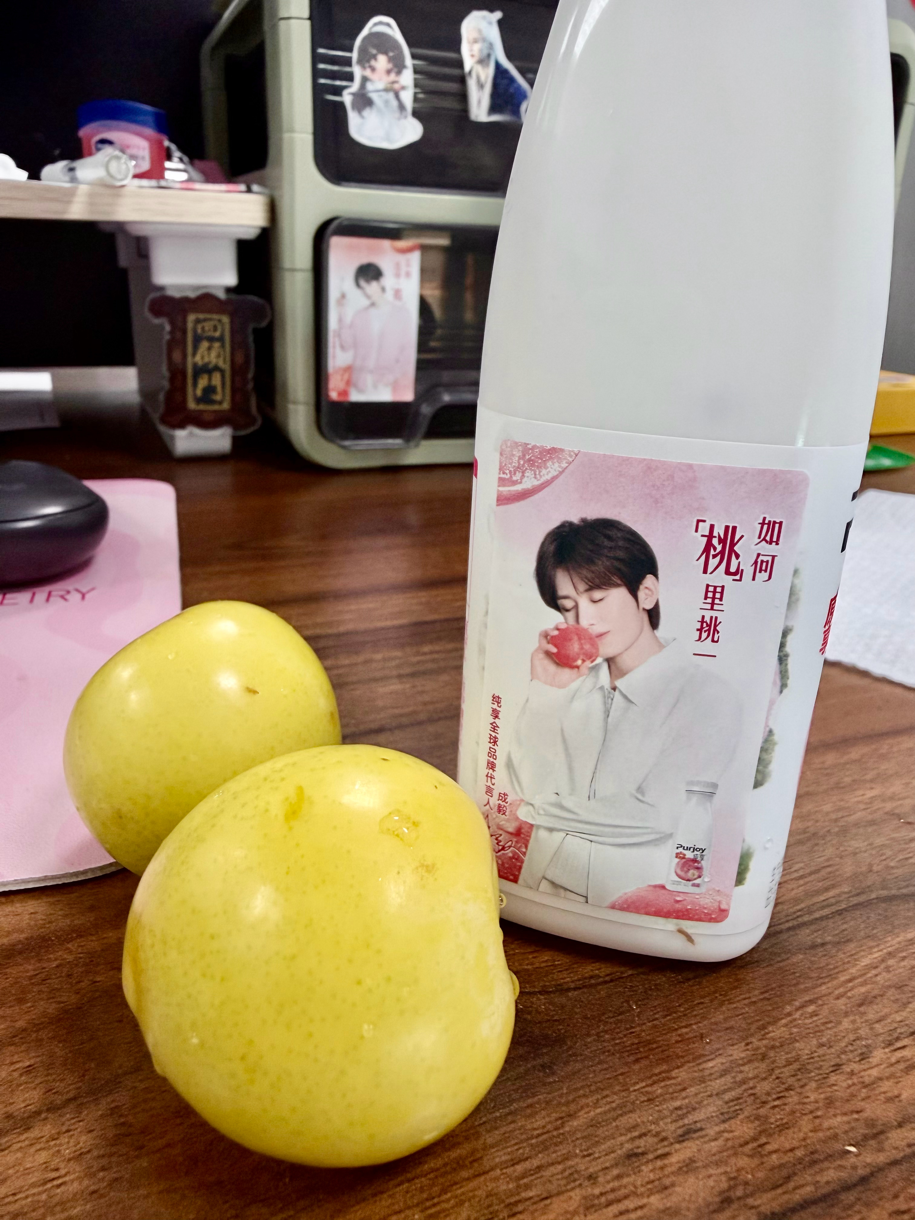 今日份早饭鸡蛋（已下肚）➕酸奶➕同学送的西山黄李