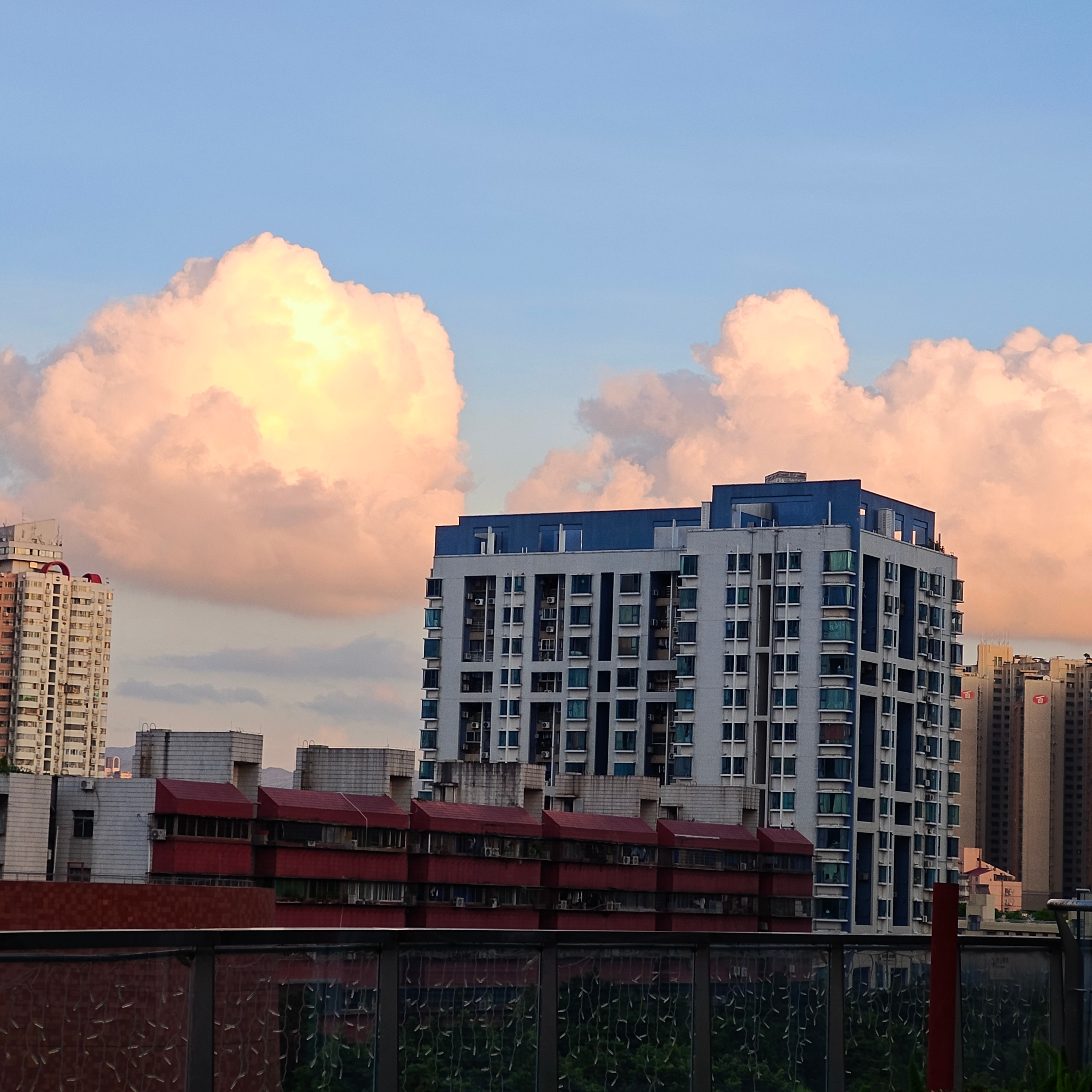 深圳暴雨 今天拍摄，求个晚霞[ok][ok] ​​​