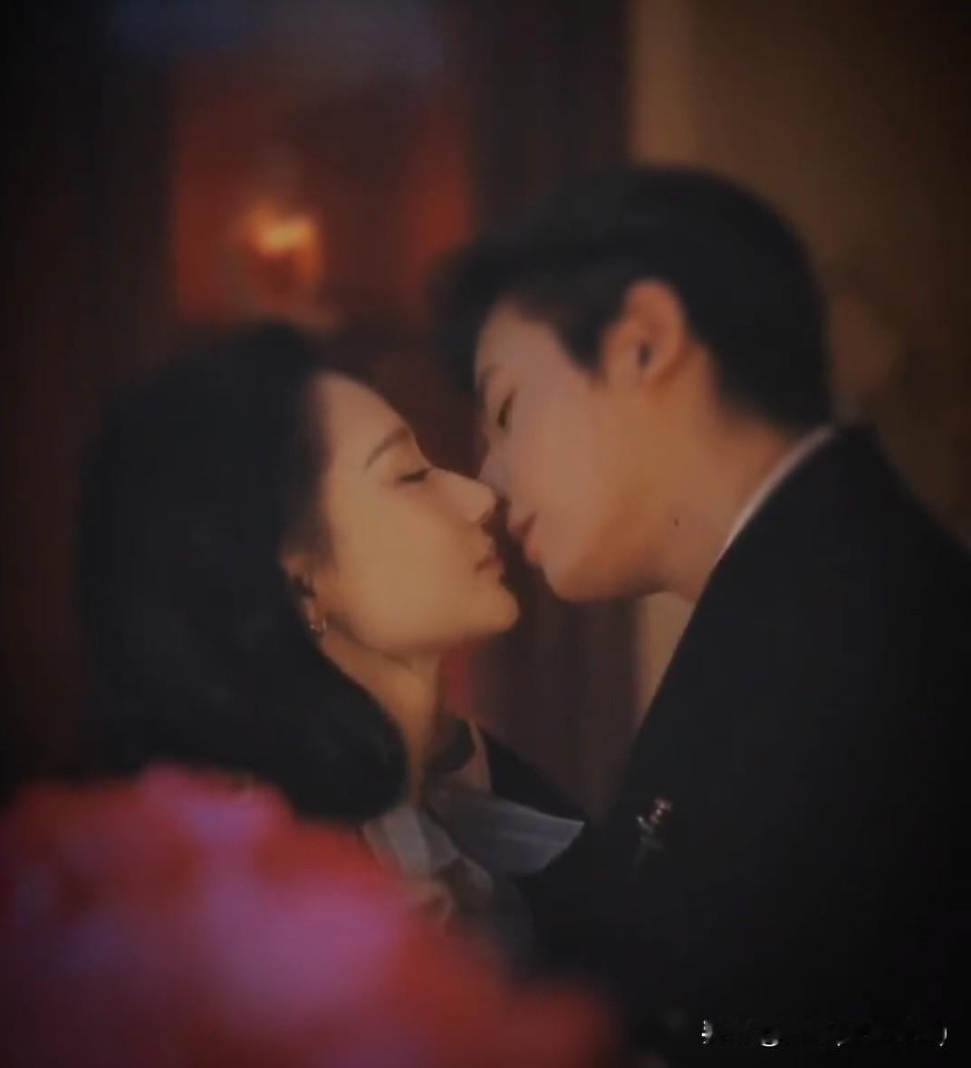 闭上眼睛
文/刚柔

闭上眼睛，世界便安静下来,
你不是要拒绝听见，
而是要倾听