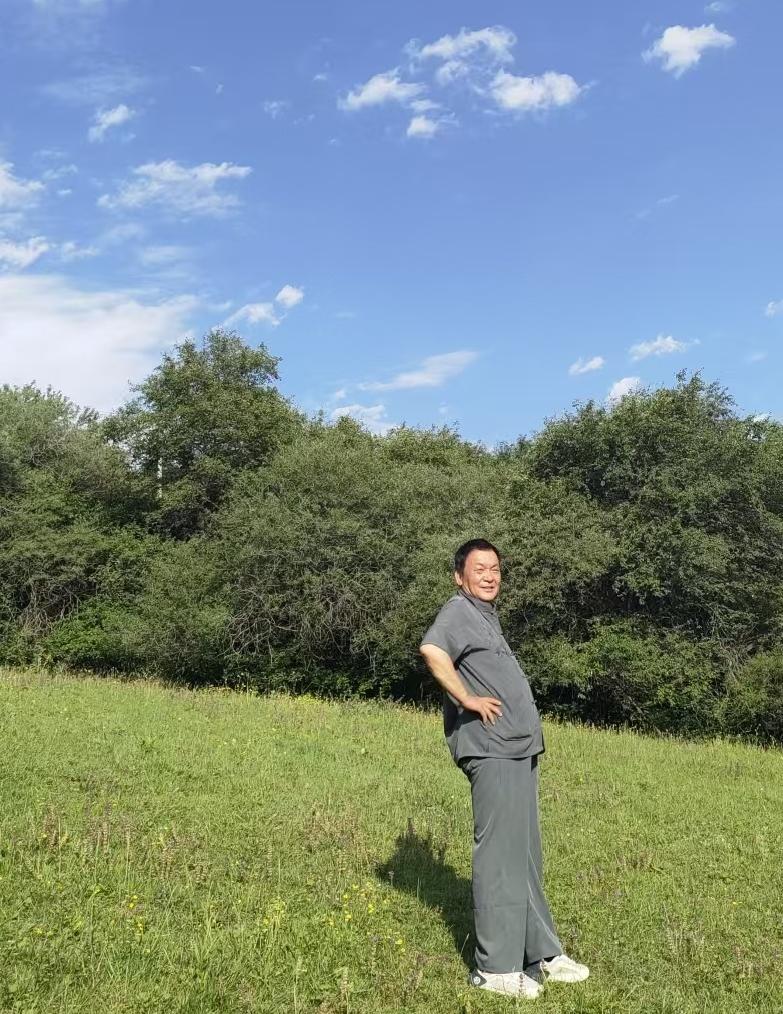 美军中央司令部深夜完成新一轮精准空袭，重点打击伊朗格什姆岛、贾斯克等地的防空阵地