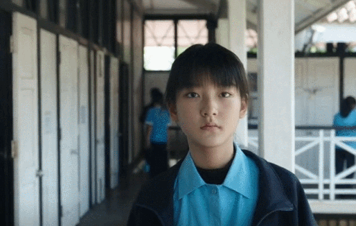 《默杀》一个眼神，被14岁的小孩儿姐王圣迪圈粉。《隐秘的角落》《保你平安》《我的