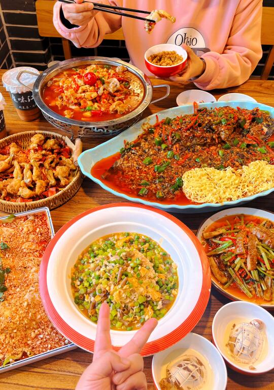 巴适！魔味江湖让我连干三碗米饭