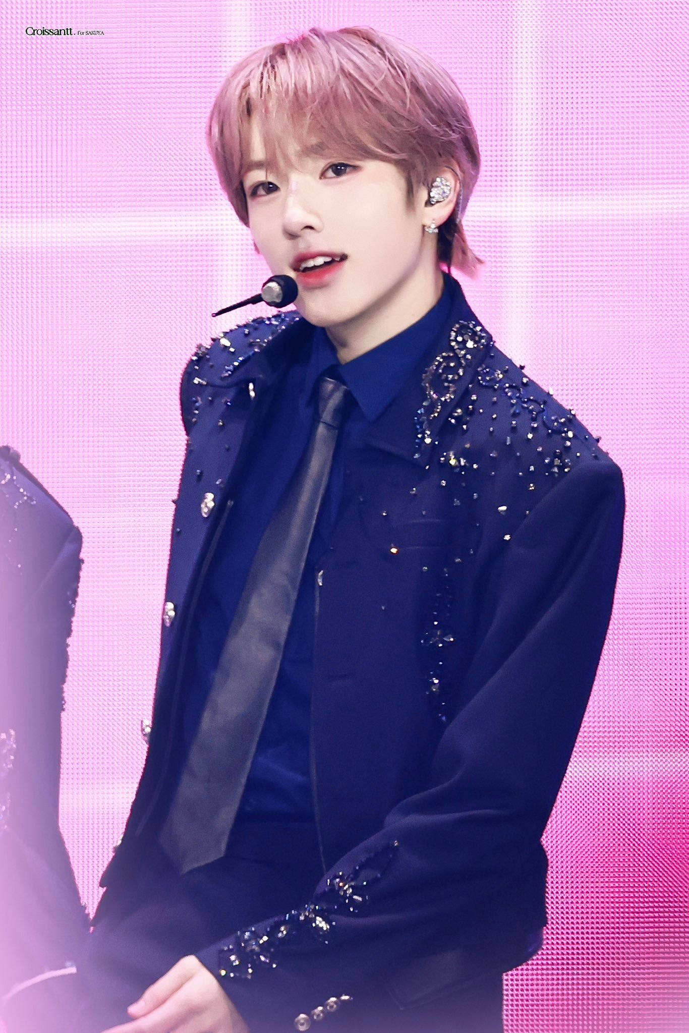 我的眼泪从嘴里流出来了 