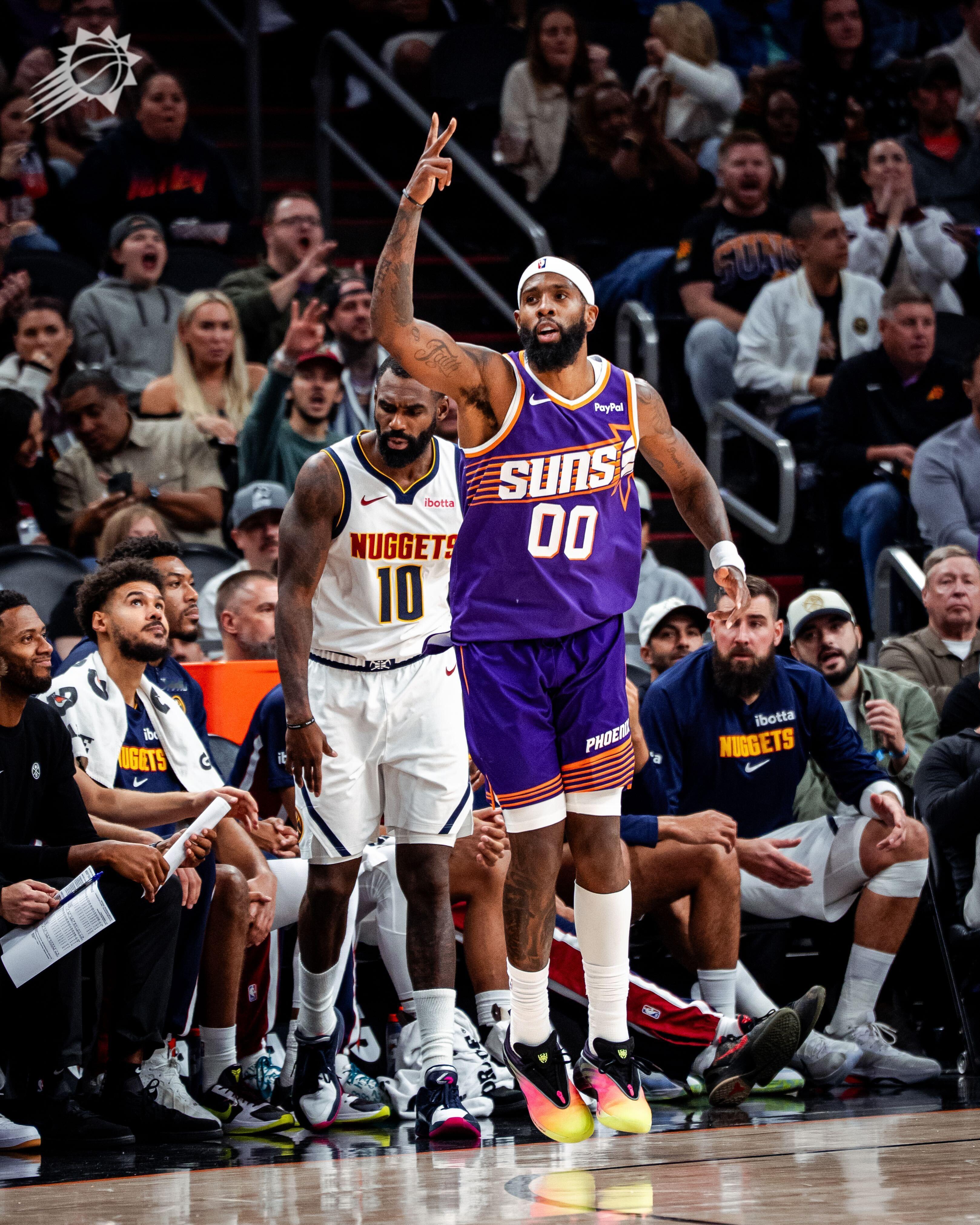 手起刀落！奥尼尔接布克传球，三分命中🏹菲尼克斯太阳旭日东升掘金vs太阳