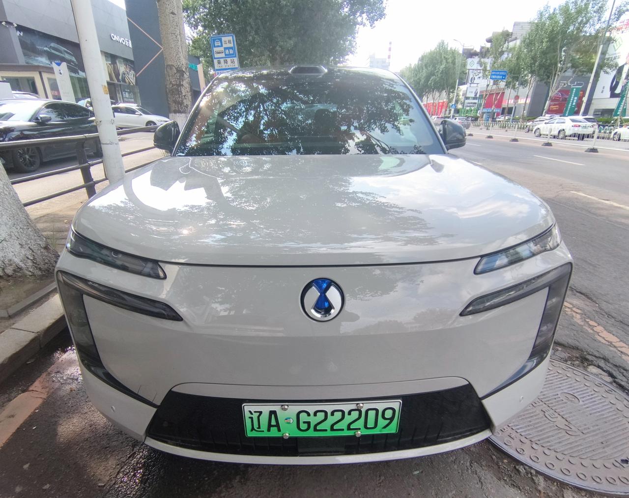 豪华大六座SUV《腾势N8L》
   全新腾势N8L闪充版焕新上市，定价31.9