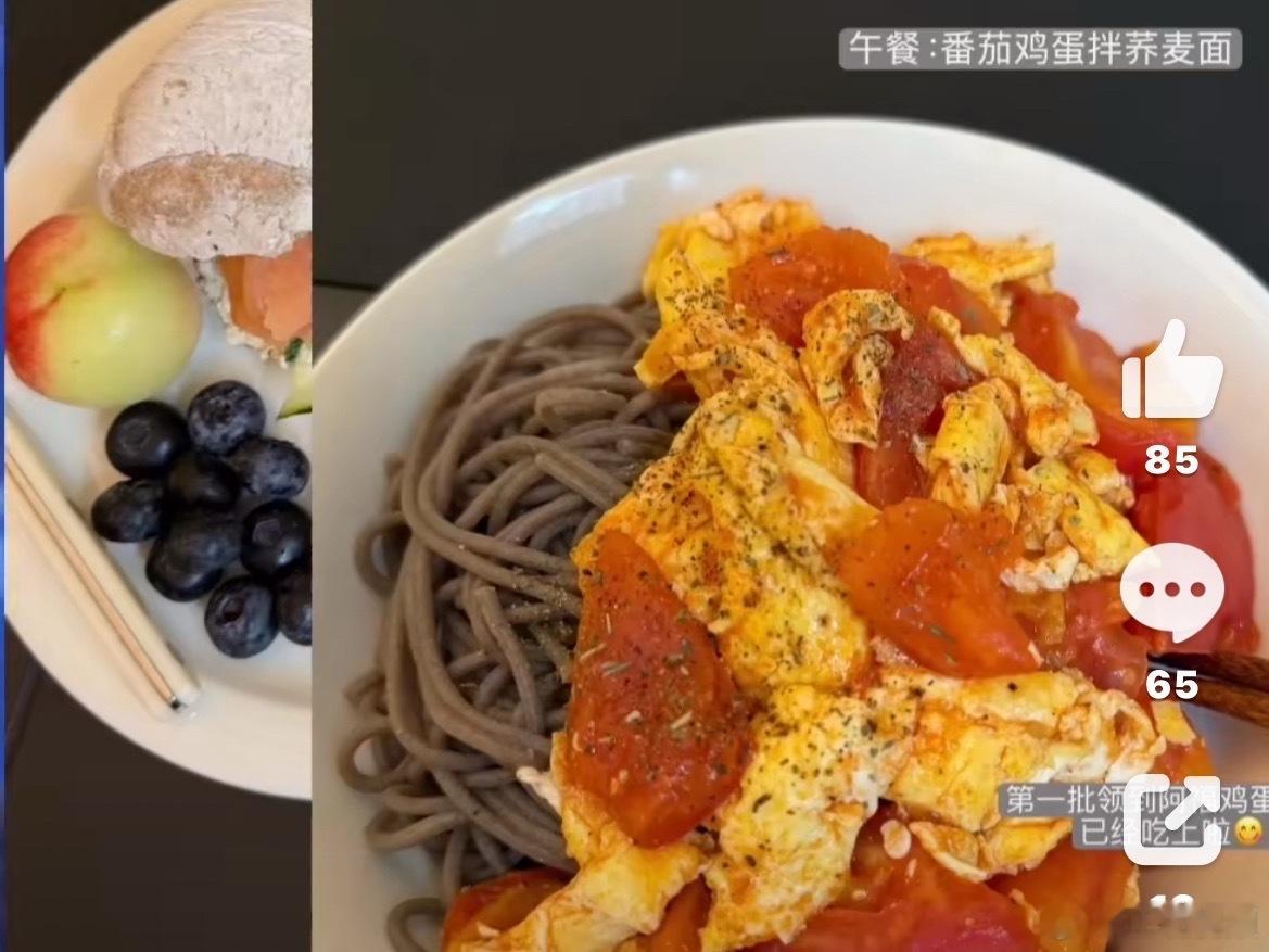 AI开始给年轻人发鸡蛋了近日，河南郑州。有网友每天用AI拍照记录饮食，竟意外触发
