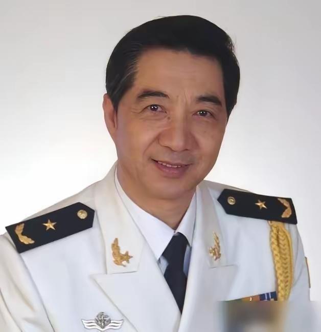 当年局座张召忠的玩笑话，要是让他连着干两届，妥妥能把美国从世界第一给带到第二去。