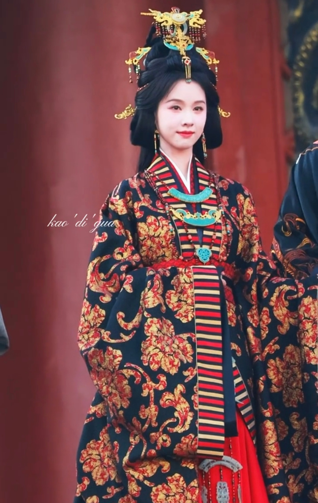 侍慧给嘟做的华丽妆发p1是最新的，感觉头越来越重了 ​​​