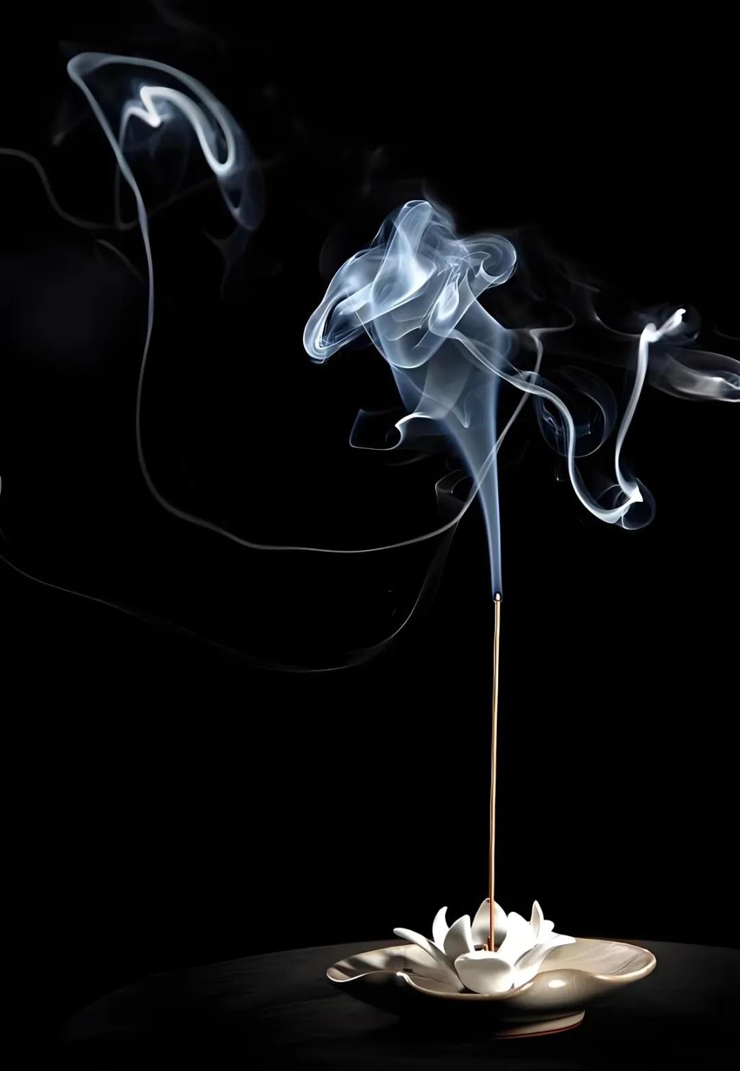 人生在世，两种最高境界，一种是痛而不言；一种是笑而不语。痛而不言是经历，笑而不语