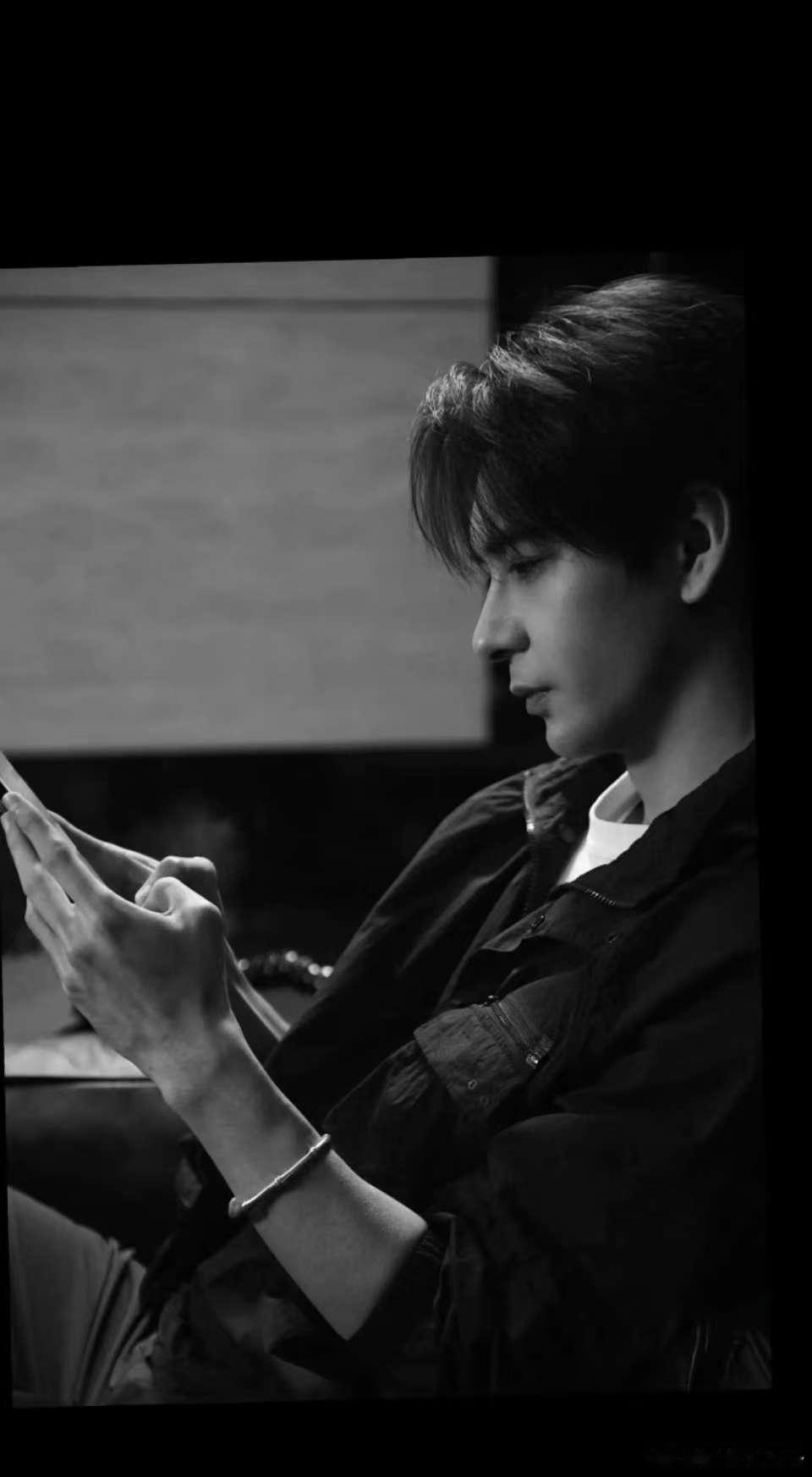 陈星旭不卷了去农场当主理人了 救命，陈星旭当农场主理人这造型简直帅到没朋友！矜贵