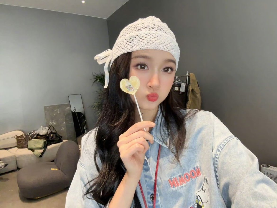 关晓彤来吃颗糖吧