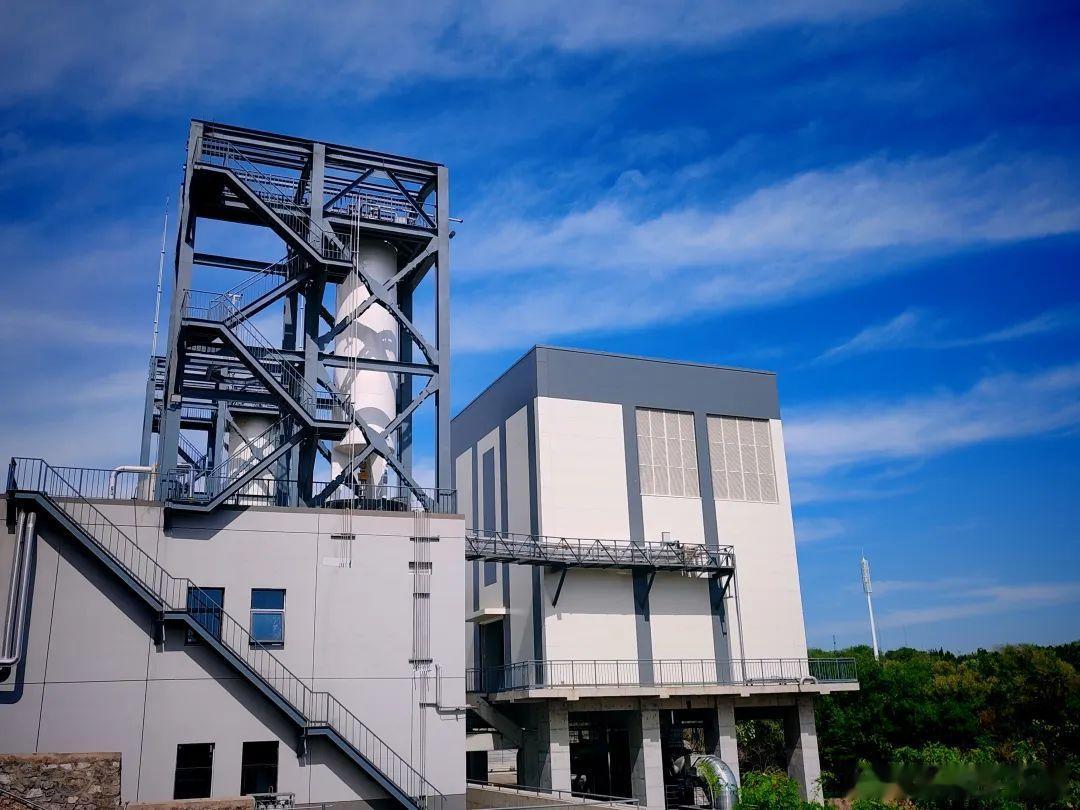 5月15日，由航天科技集团六院101所研制建设的，亚洲最大、我国首个发动机垂直高