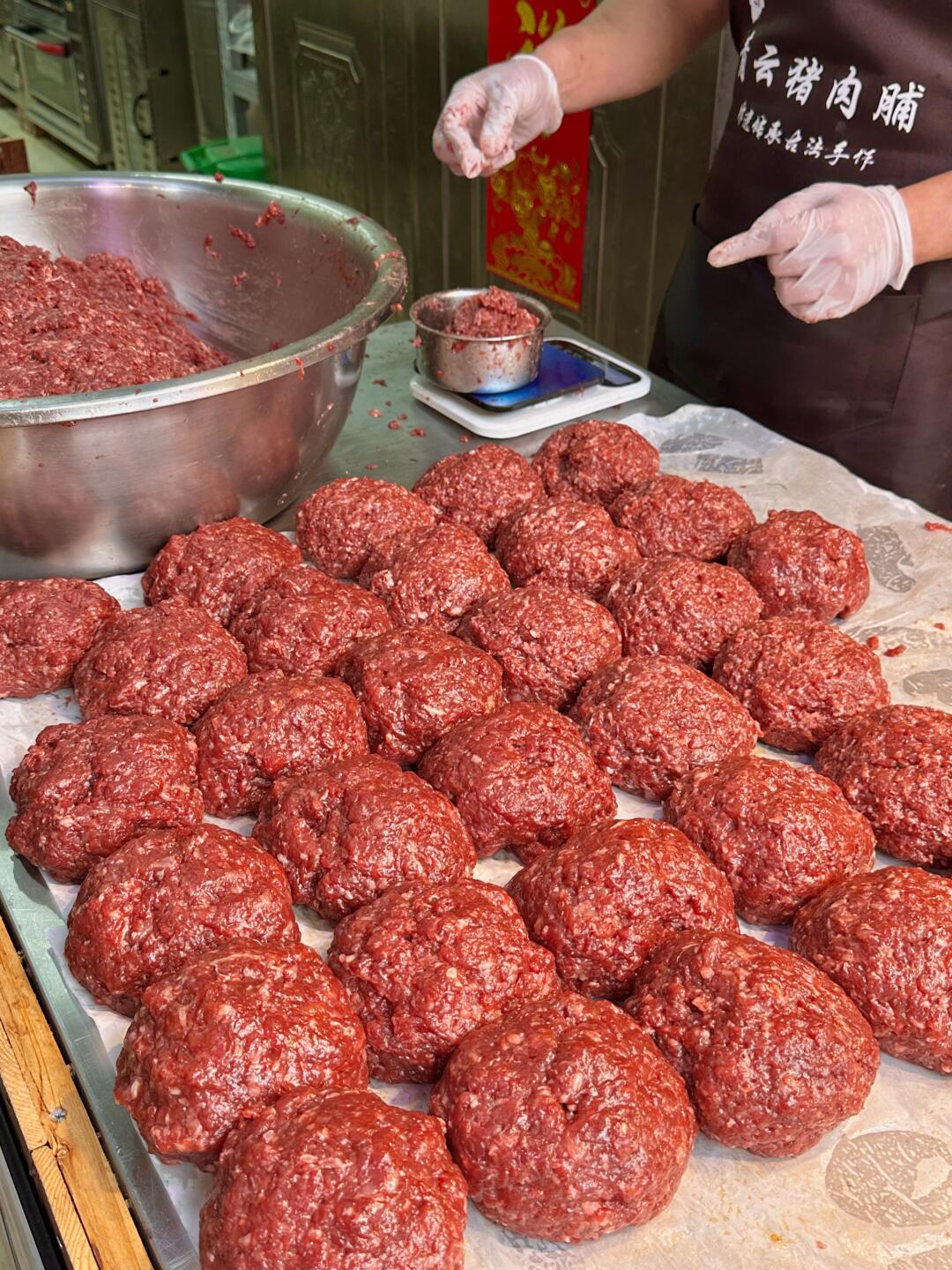 讲真…在柳州看到这种猪肉脯我才敢买….