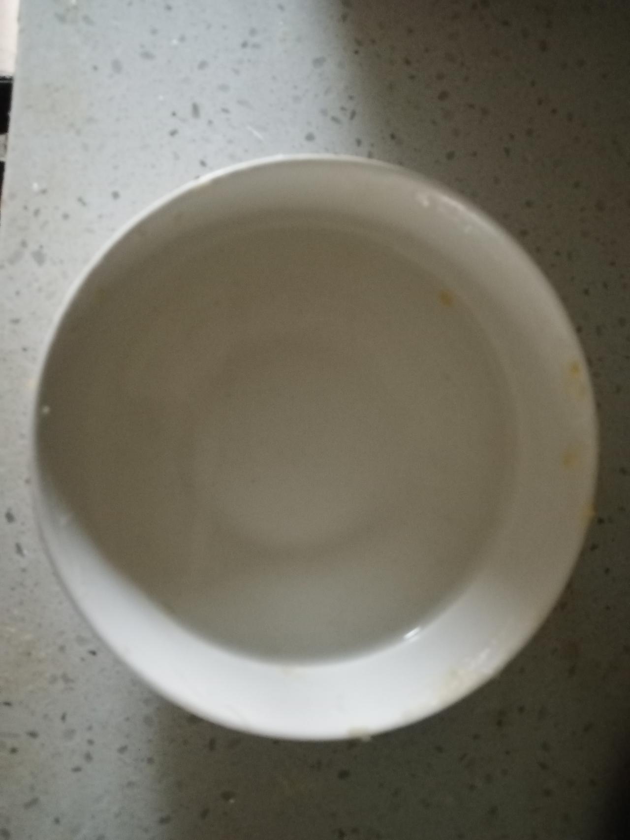 有点不知所措，难以启齿。人未老，身先衰，生活受到了严重的影响。夏天的时候我喝八碗