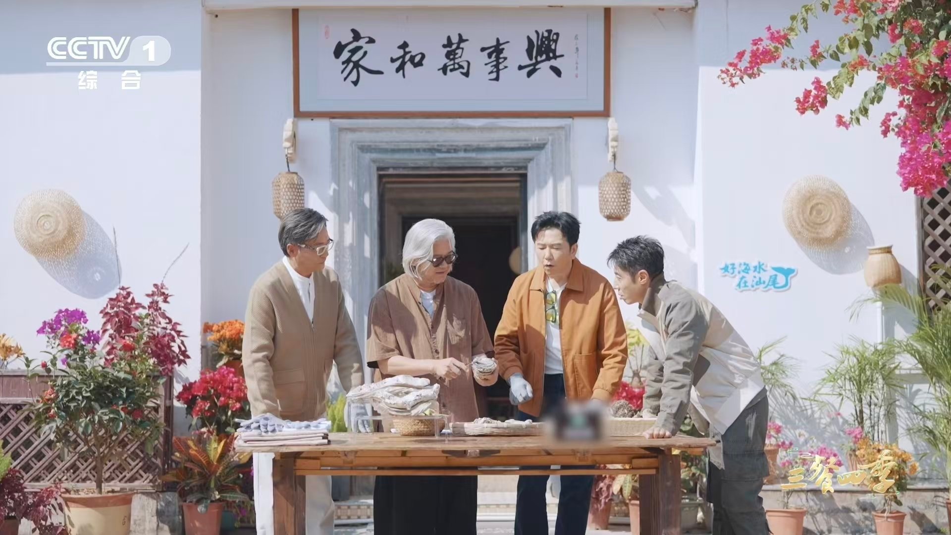 广东人的梦中情饭 蚝爷二十三年磨一“蚝”，晨洲蚝开壳瞬间，琥珀色汁水太诱人了！咸