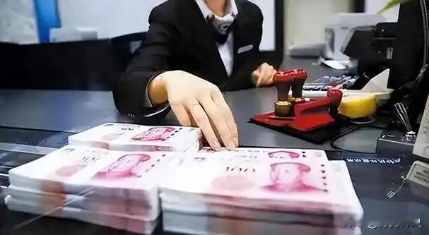 父亲死后，存折上的5万元不翼而飞?面对质问银行支支吾吾，温先生怒不可遏！
 
吉