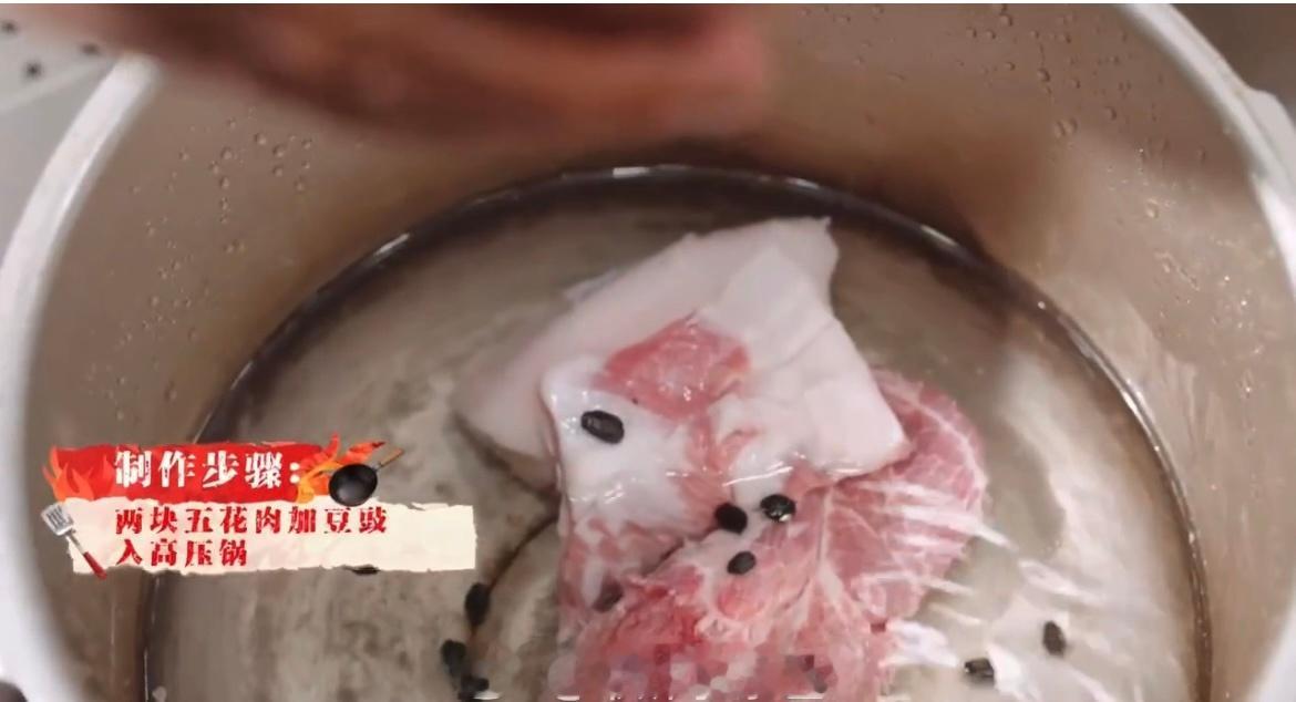 湖南谢光头辣椒炒肉的救赎感家乡美食大赛 三个抢味人围剿都没把他拉下马！这盘辣椒炒