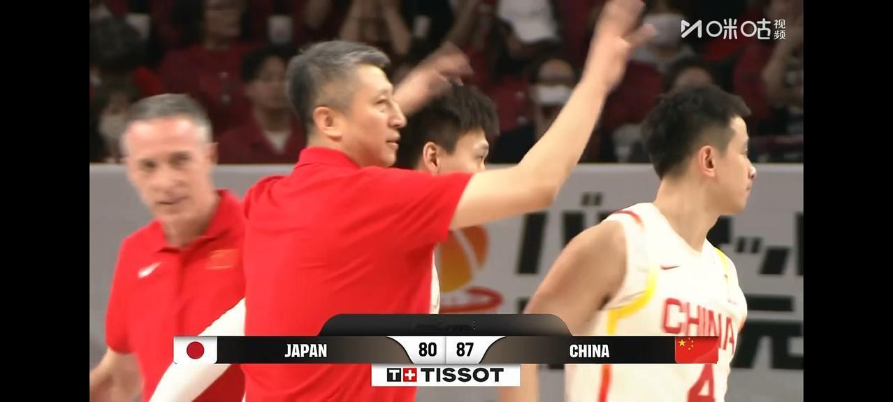 裁判黑啊，是真黑啊！最后时刻判胡金秋违体犯规也就算了，为什么三罚一掷？违体犯规不