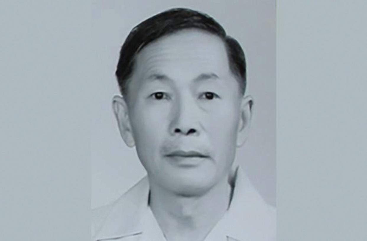 1989年，几名美国中情局探员突然出现在一位中国老人的家门口，出示证件后，直接对