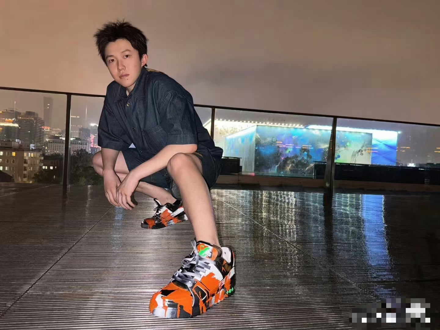 #王楚钦新头型#王楚钦os：我让你们看我新头型了吗？我是让你们看我的新鞋[允悲]