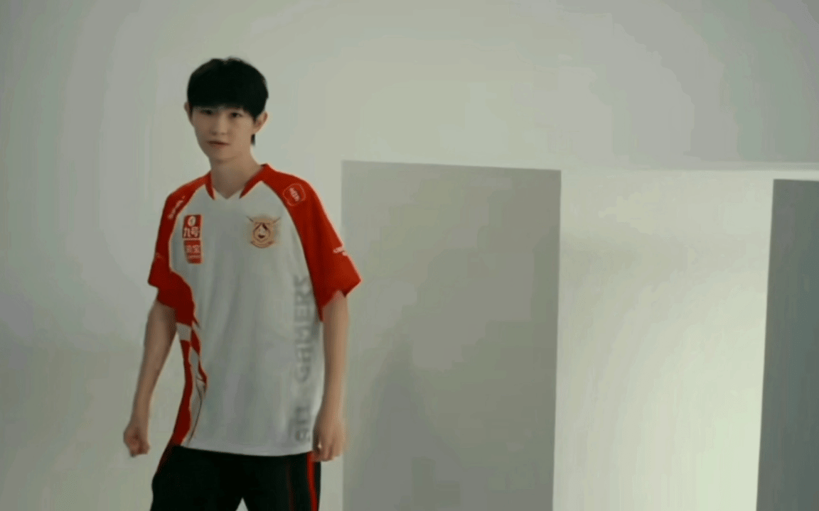 就这样顶着这么萌一张脸👊🏻👊🏻 