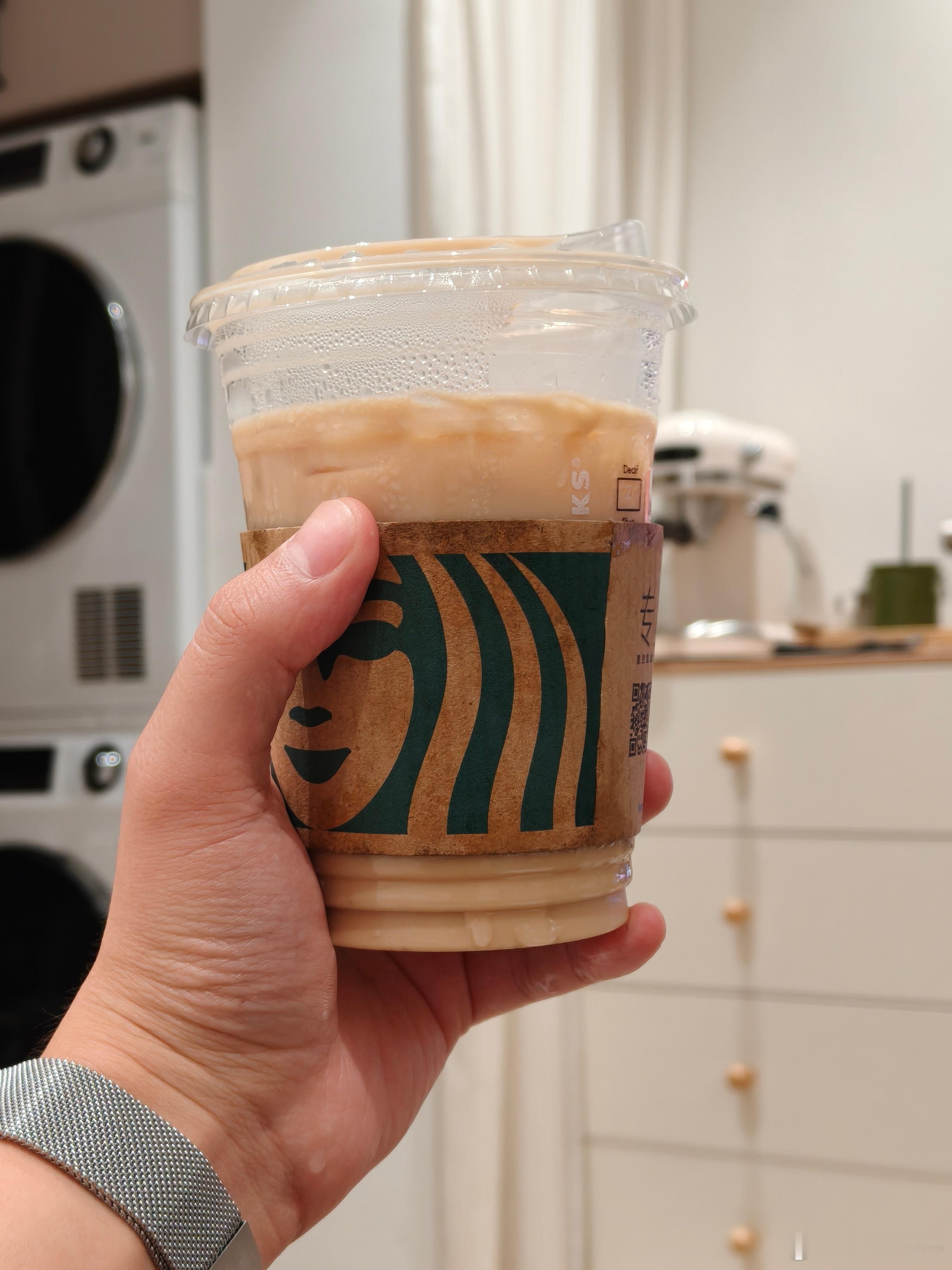 秋天的第一杯奶茶奶茶就不喝了吧，已经过了爱喝甜的年纪，现在爱吃苦。[捂嘴哭] ​
