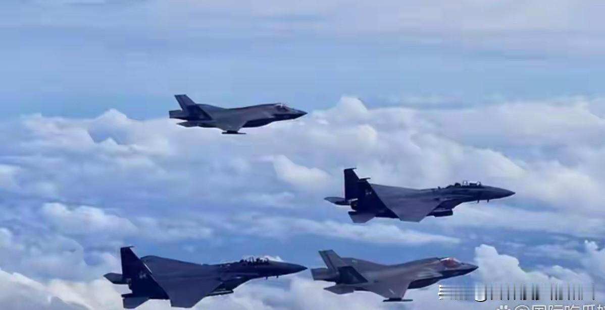 突发快讯！！！
近日，美军派遣10余架F - 16战斗机从驻韩乌山基地起飞，抵近