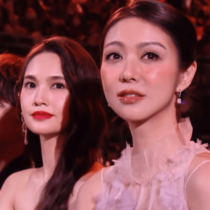 卧槽我俩老妈好美丽 ​​​