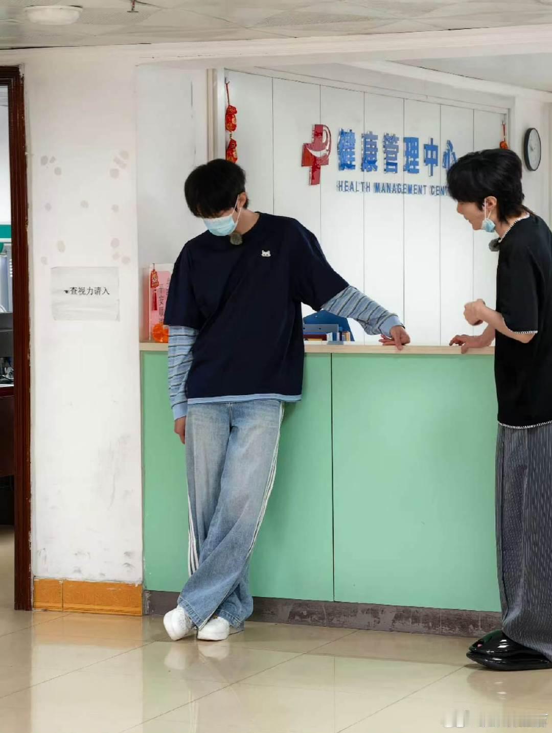 偶遇曹恩齐去医院开放营业中新路透来袭，有人在医院偶遇曹恩齐，好奇这期节目藏了多少