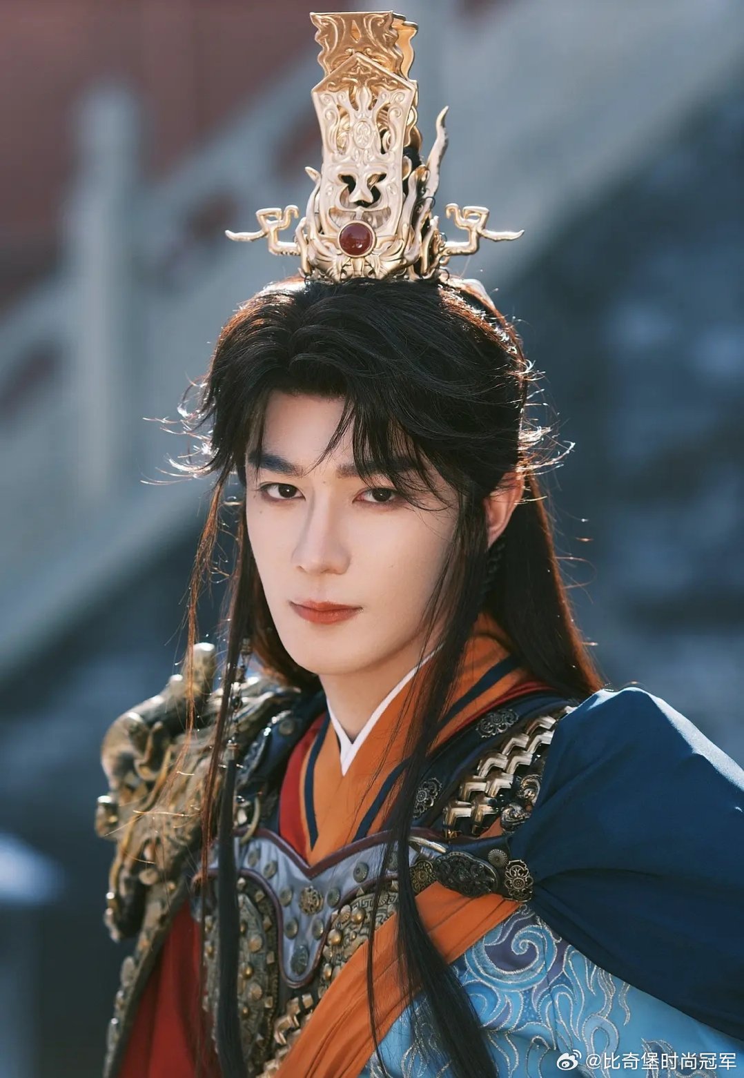 怎么就近都爱拍这种 也不好看啊 夏之光的帅脸被嚯嚯成这样 