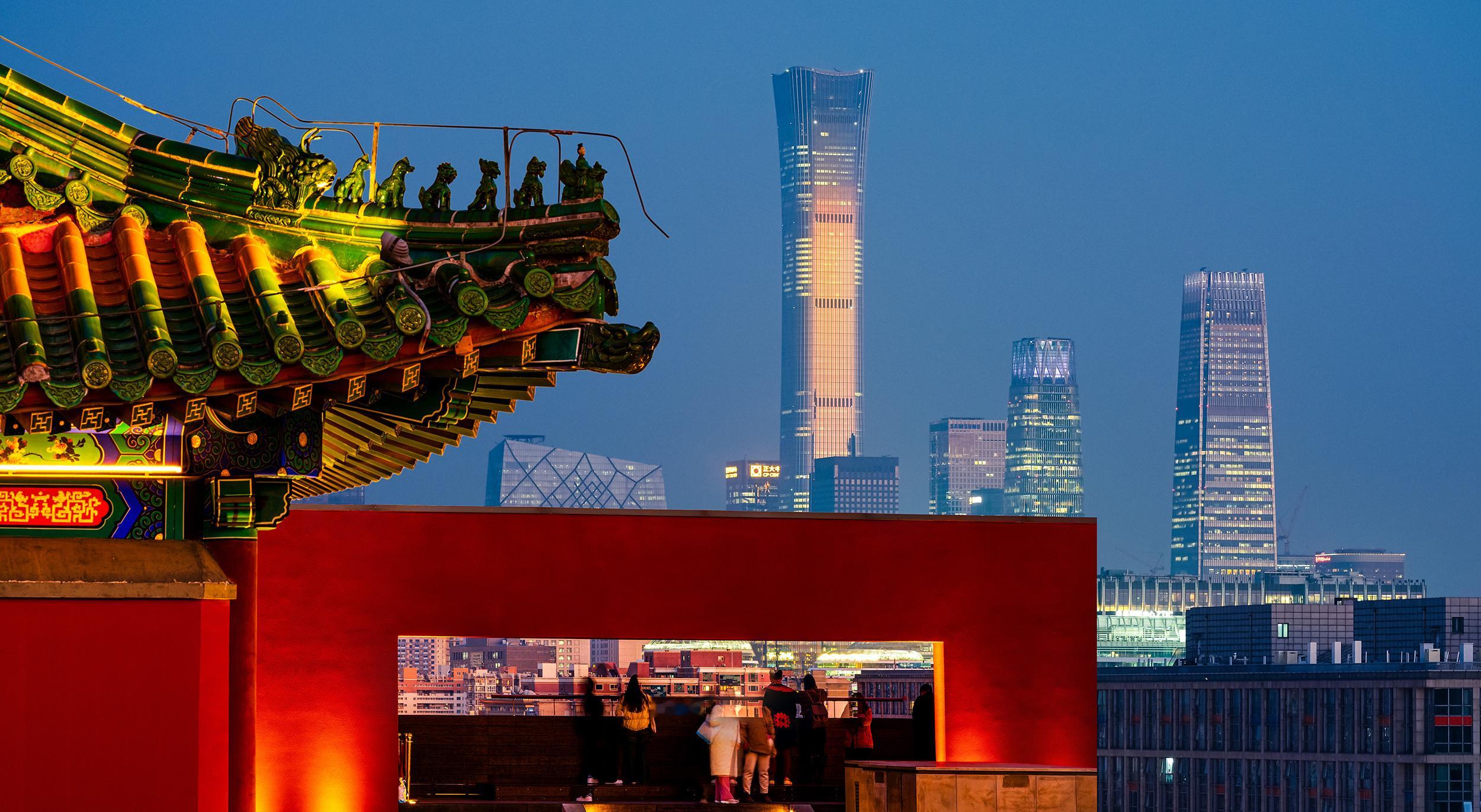 浓缩北京的独特气质：历史的厚重与现代的先锋共存，文化的传承与城市的生长交融，在一