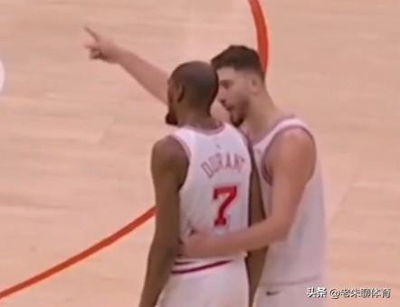 申京和杜兰特闹矛盾，火箭会送走谁？
上场火箭对阵湖人的比赛中，申京对着杜兰特一顿
