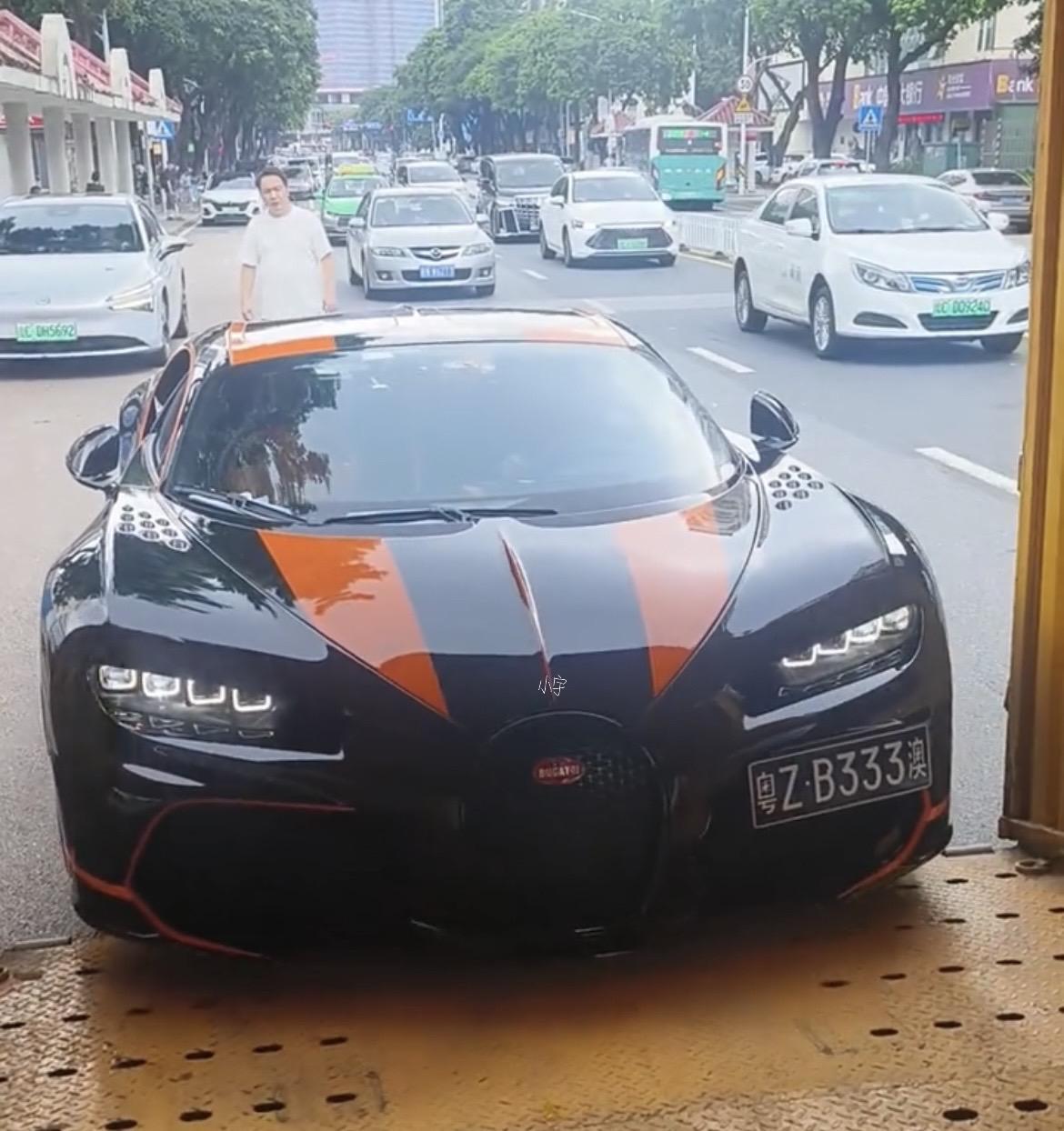 深圳布加迪SS贴了SS300+的拉花还是帅的