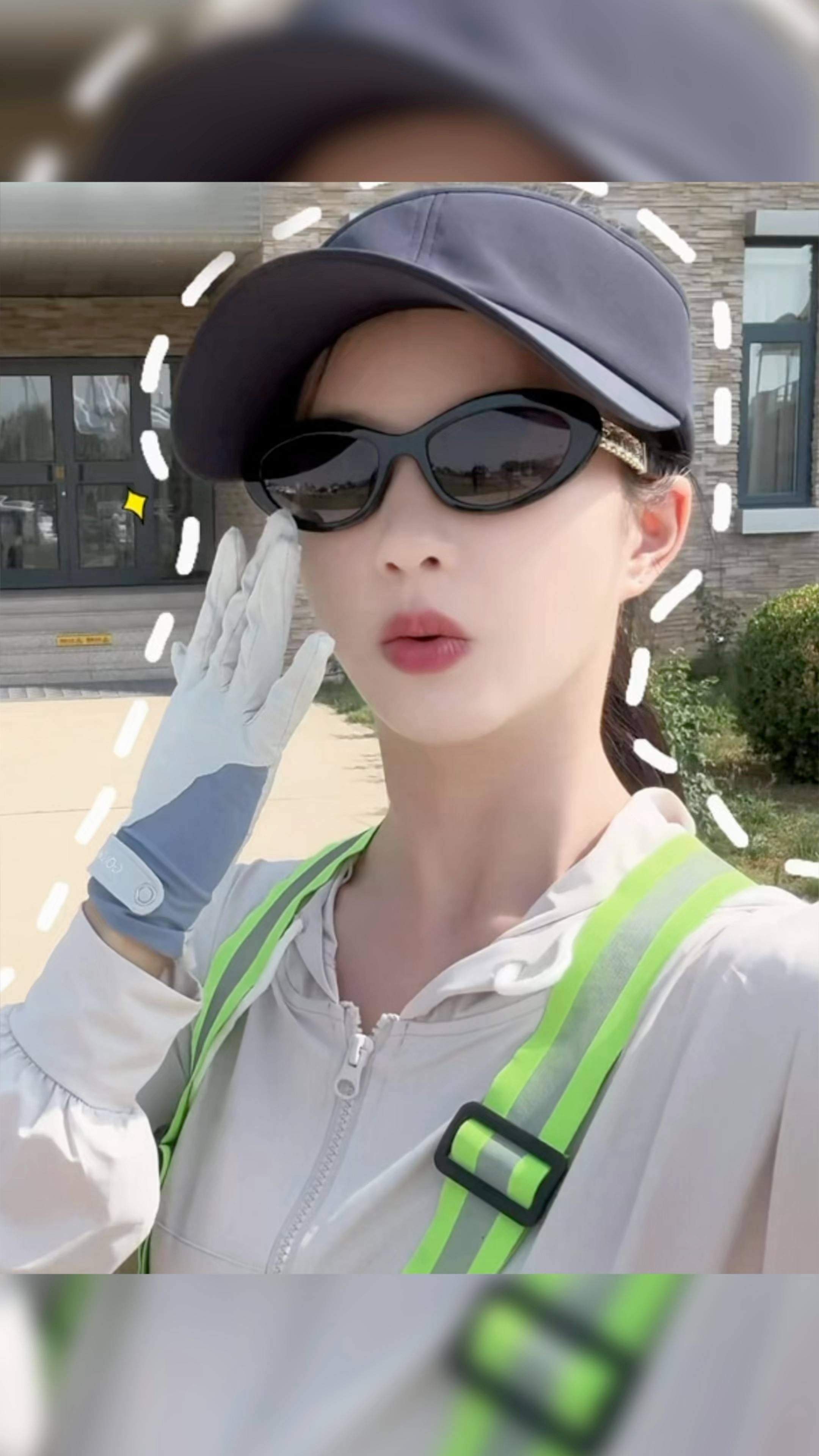 刘些宁为拍戏学开飞机 角色反差感真的太惊喜，以往大多是温婉气质的形象，这次变身一