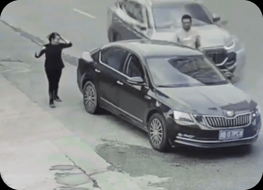 祸起停车随意，命陨速度过快。